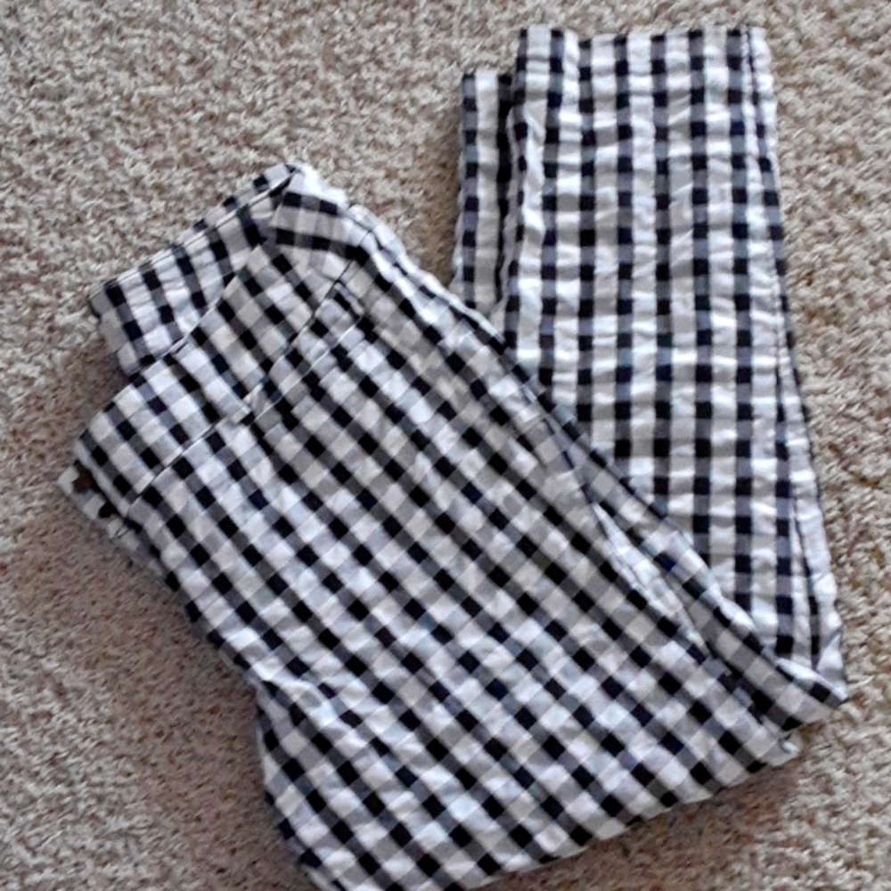 Women's black and white cotton ankle pants